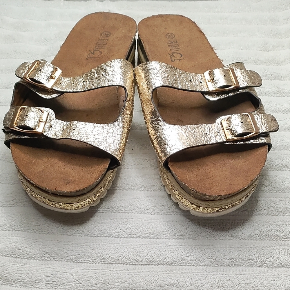 Rouge!‎ Gold Sandals with Double Straps